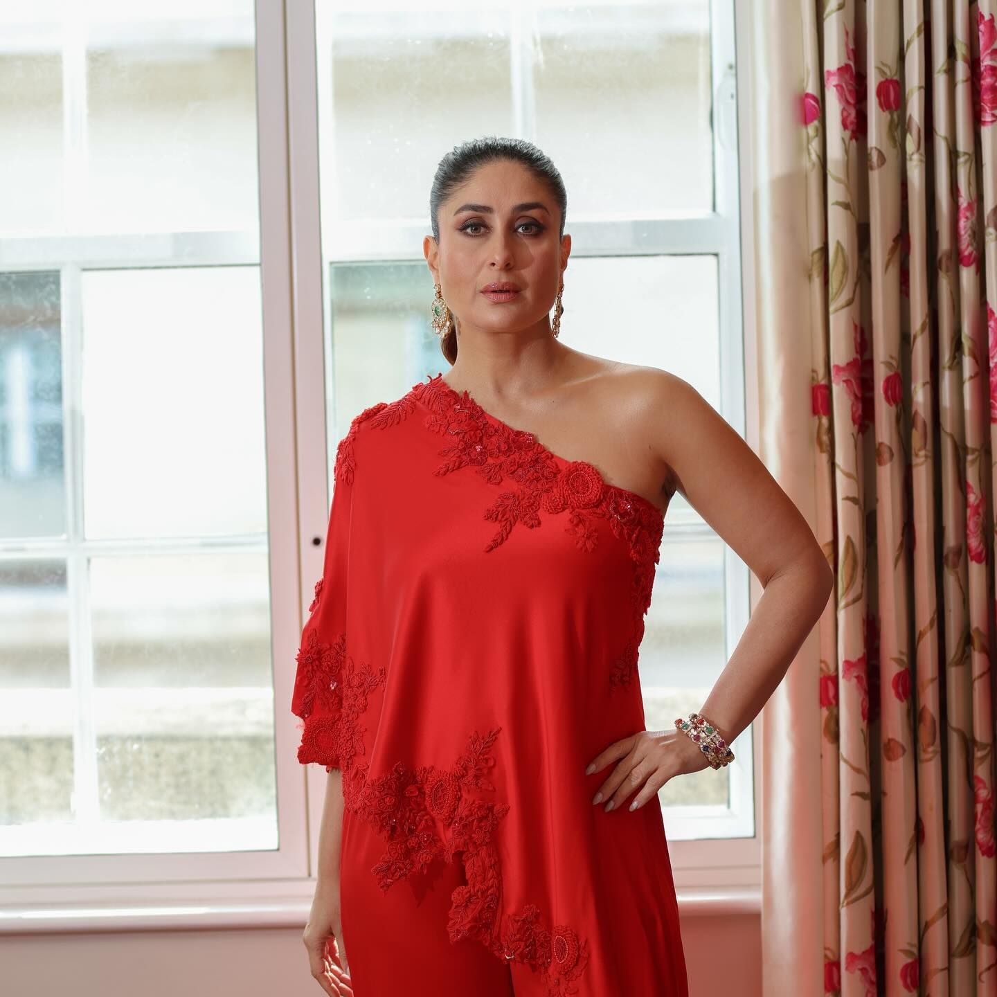 Diwali outfits that blend style with comfort&-from embroidered pantsuits and pre-stitched saris to flowy kaftans